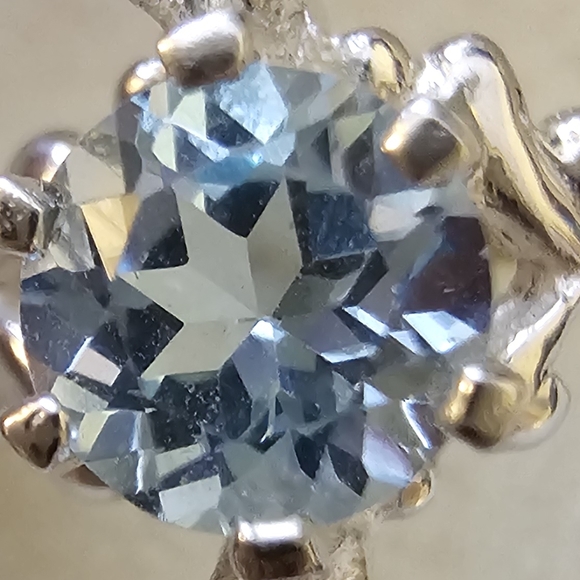 Sterling Silver Aquamarine Ring with 2 Diamond Chips - Picture 10 of 10
